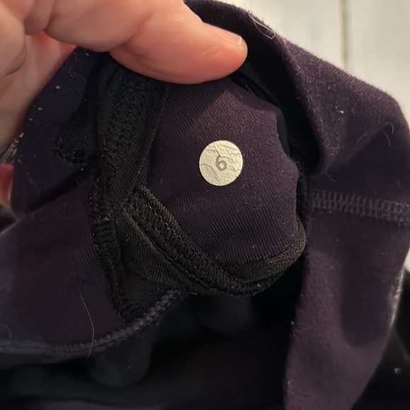 Lululemon leggings size 6 - Picture 3 of 4